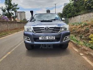 Toyota Hilux 2014 Blue