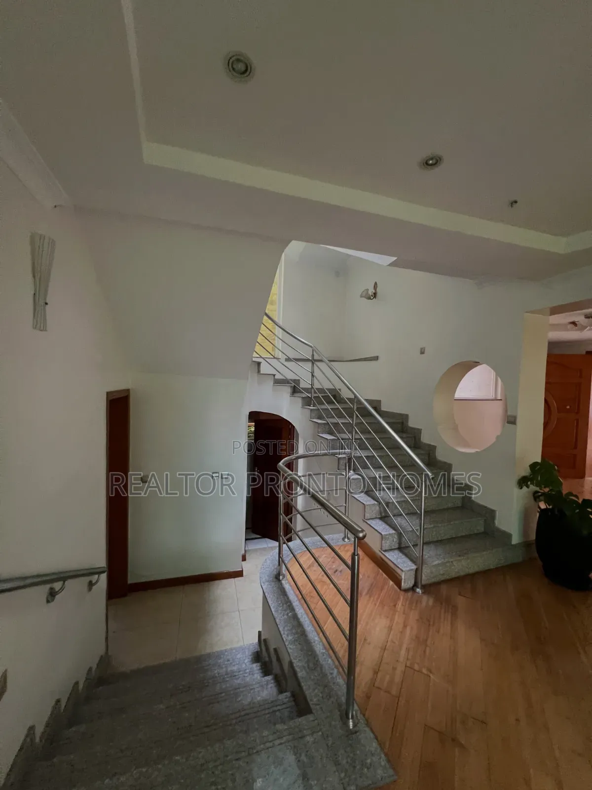5bdrm Townhouse / Terrace in Riverside Drive for rent