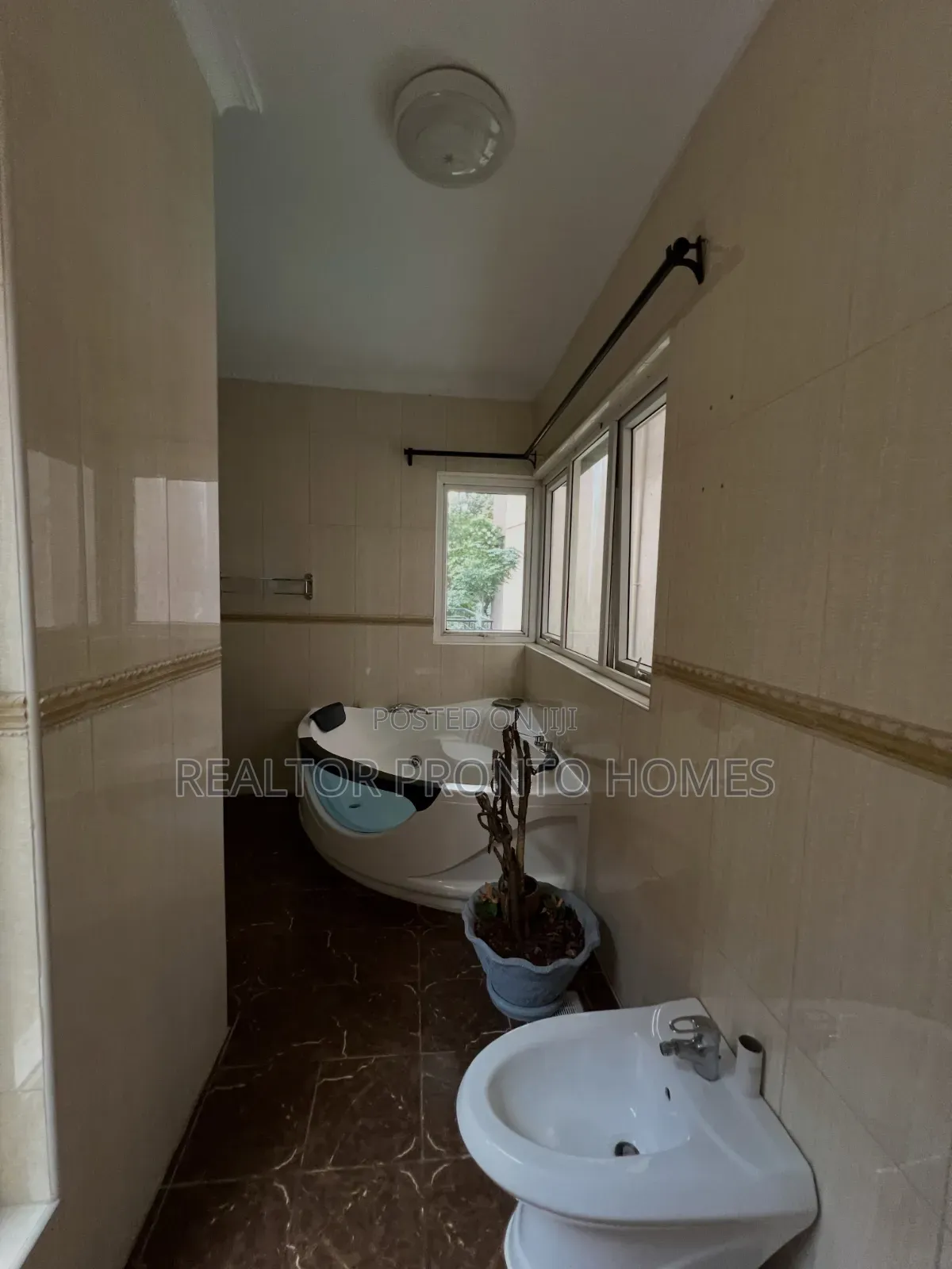 5bdrm Townhouse / Terrace in Riverside Drive for rent