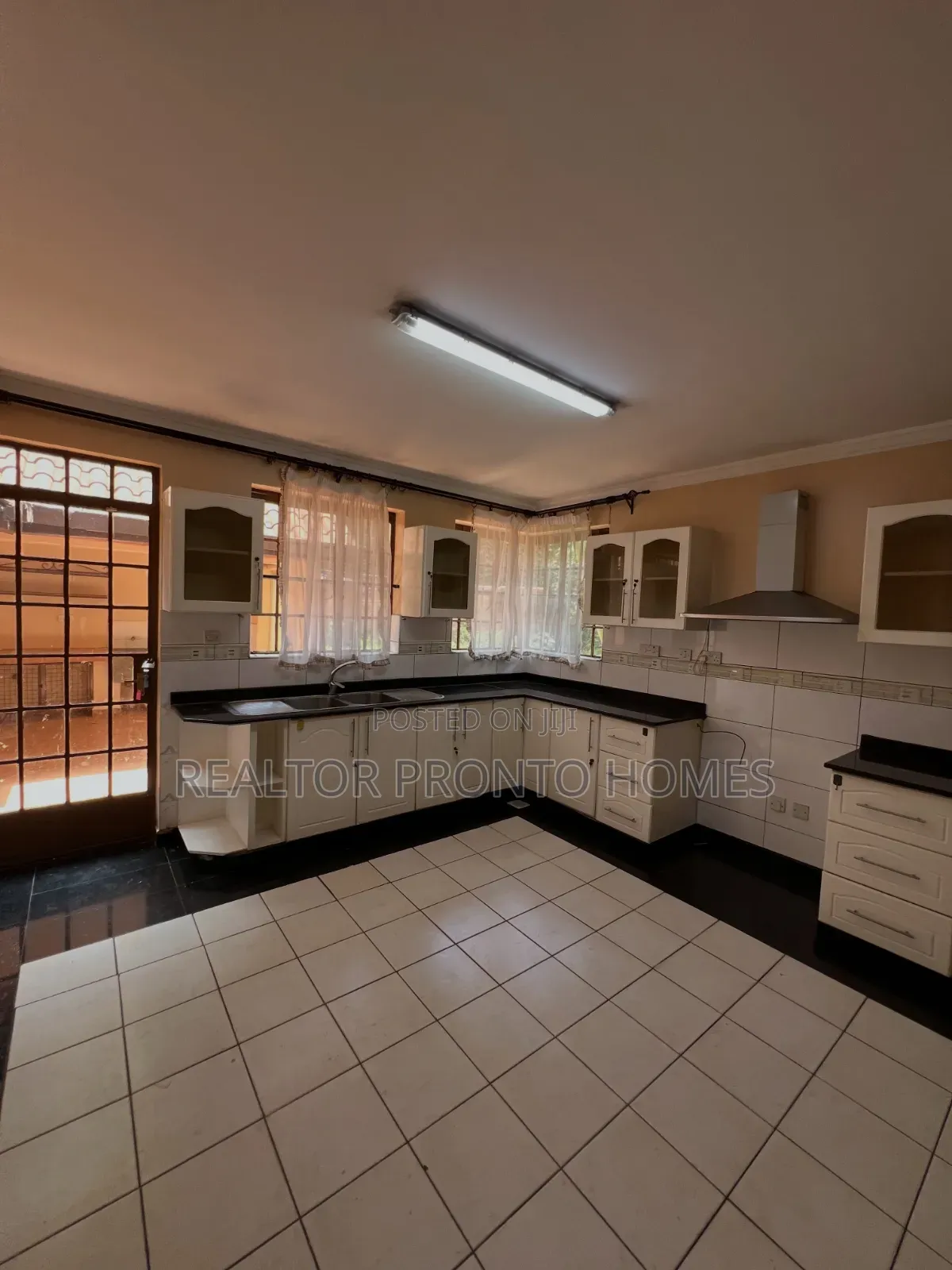 5bdrm Townhouse / Terrace in Lavington, Muthangari for rent