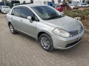 Nissan Tiida 2010 Gray