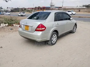 Nissan Tiida 2010 Gray