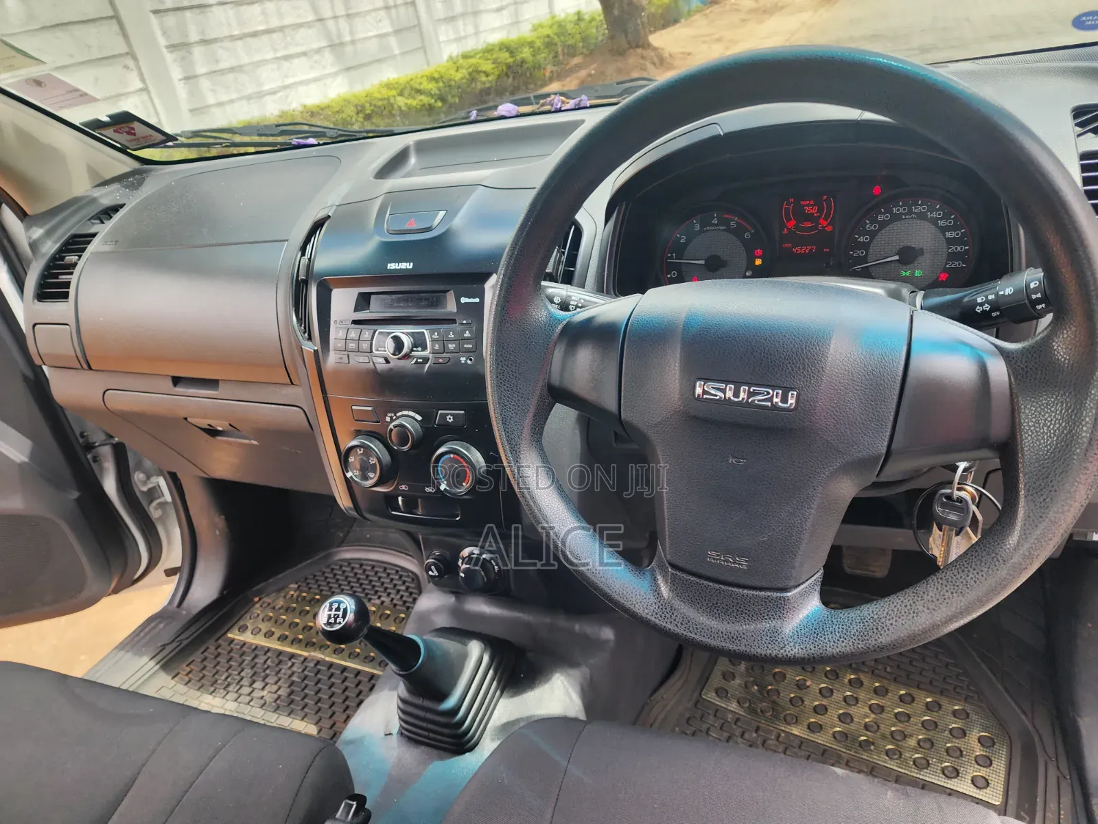 Isuzu D-MAX 2025 White
