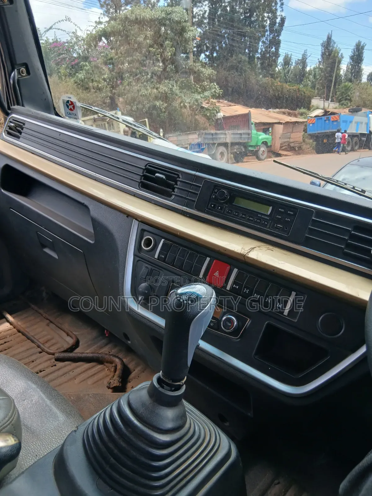 Sinotruck Howo 220HP Gari Safi Mechanically Sawa Sawa.!