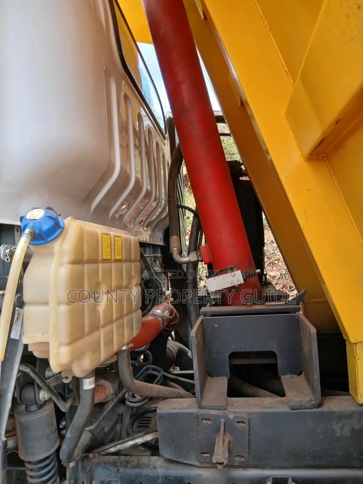 Sinotruck Howo 220HP Gari Safi Mechanically Sawa Sawa.!