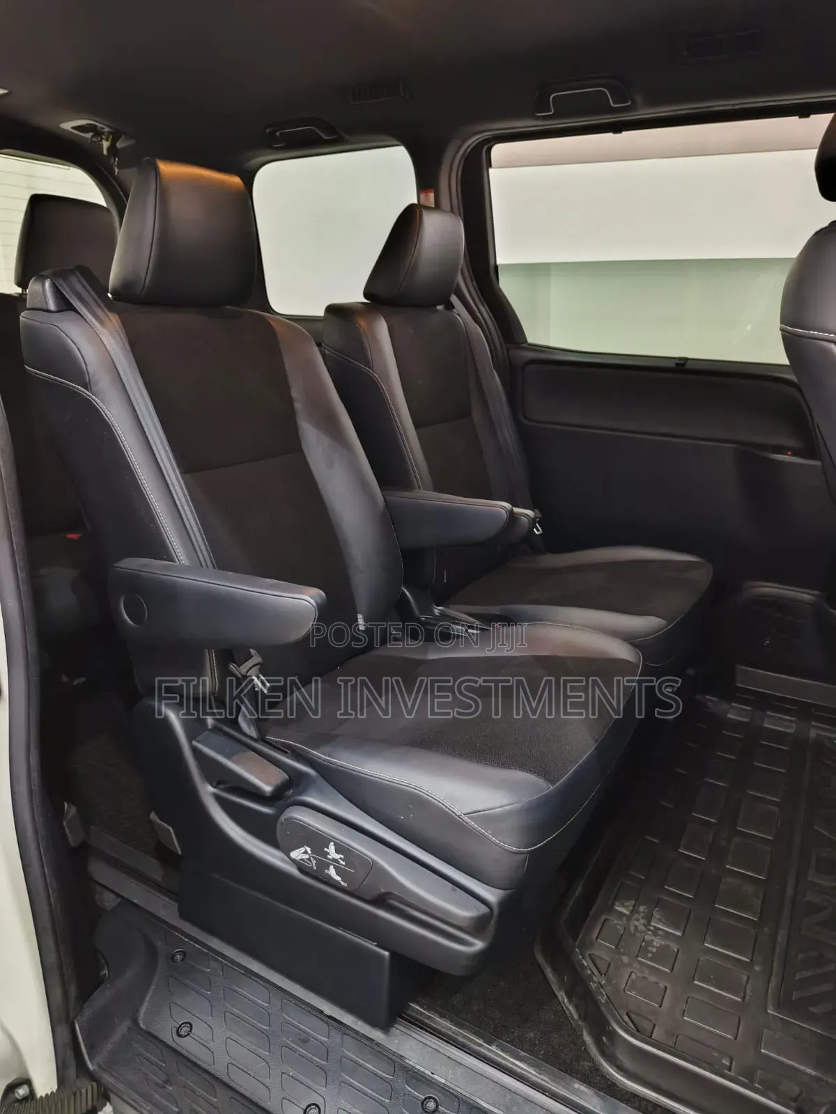 Toyota Noah 1.8 FWD Hybrid (7 seater) 2020 White