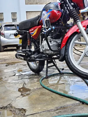 Bajaj Boxer 125 2026 Red