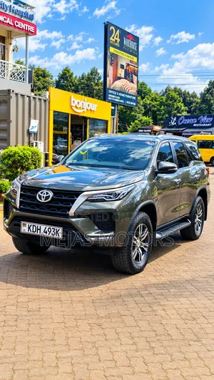 Toyota Fortuner 2023 Gray