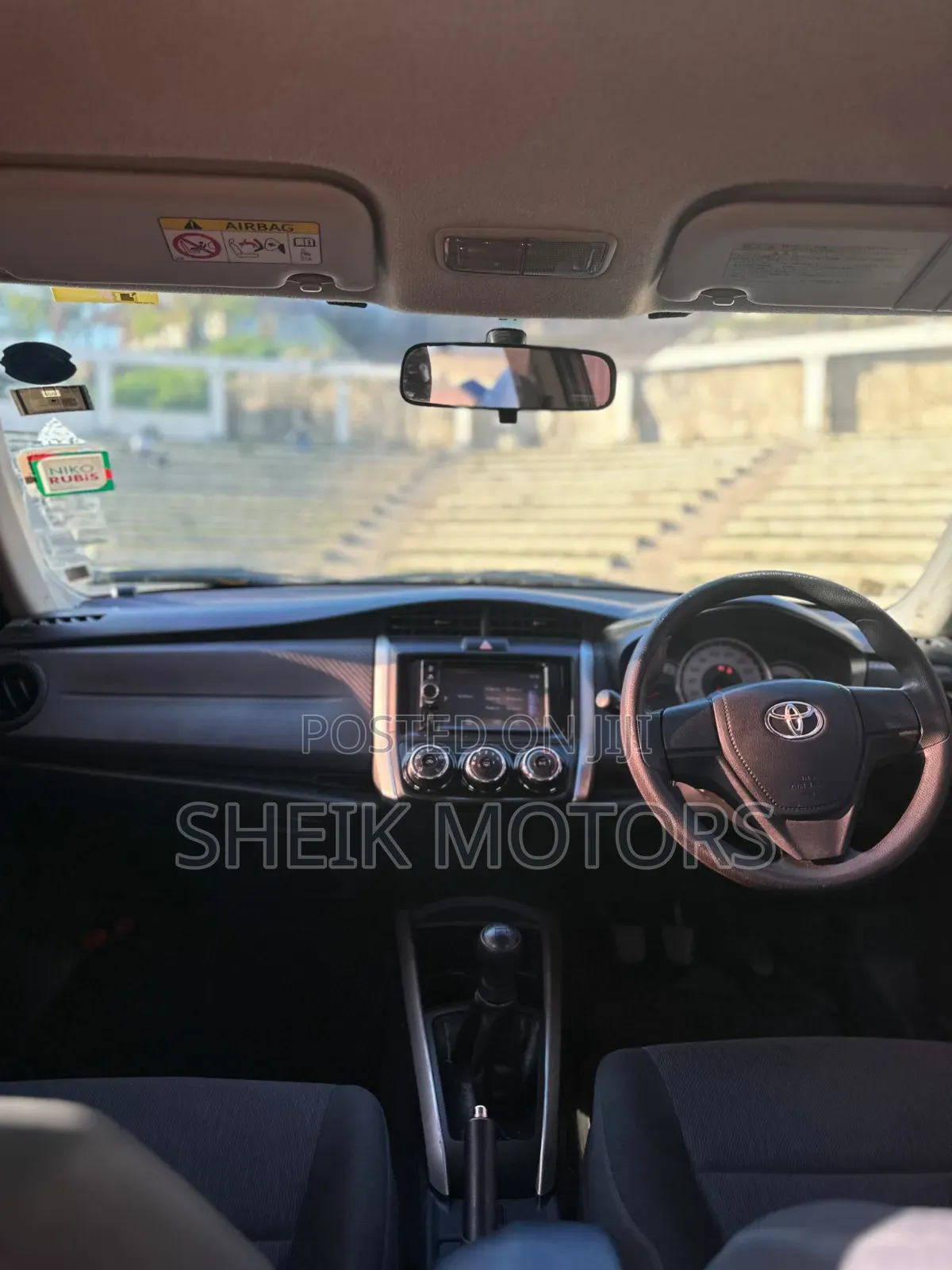 Toyota Corolla Fielder 2011