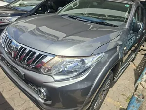 Mitsubishi L200 Double Cab 2.4 181hp 4WD 2018 Gray