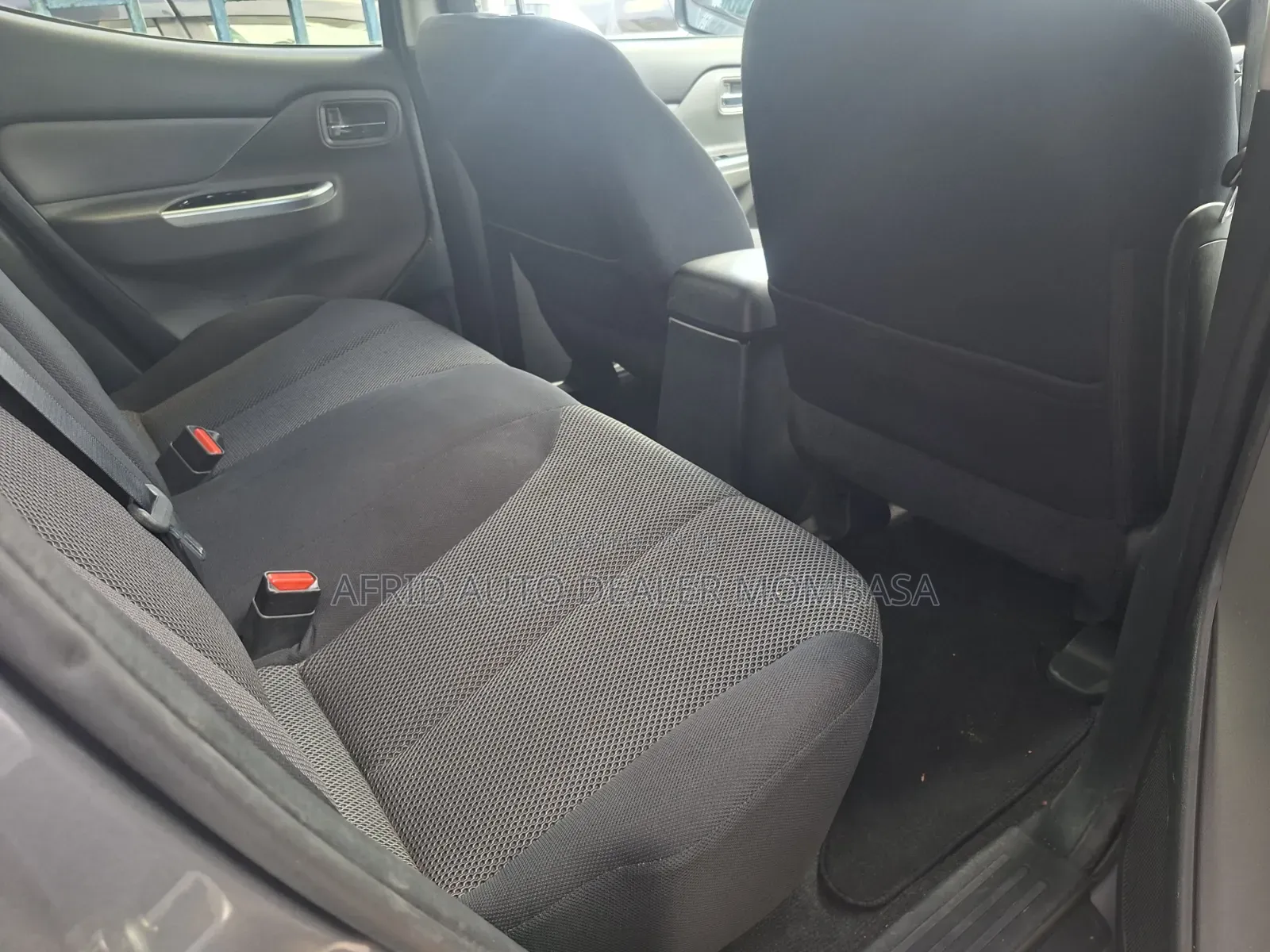 Mitsubishi L200 Double Cab 2.4 181hp 4WD 2018 Gray