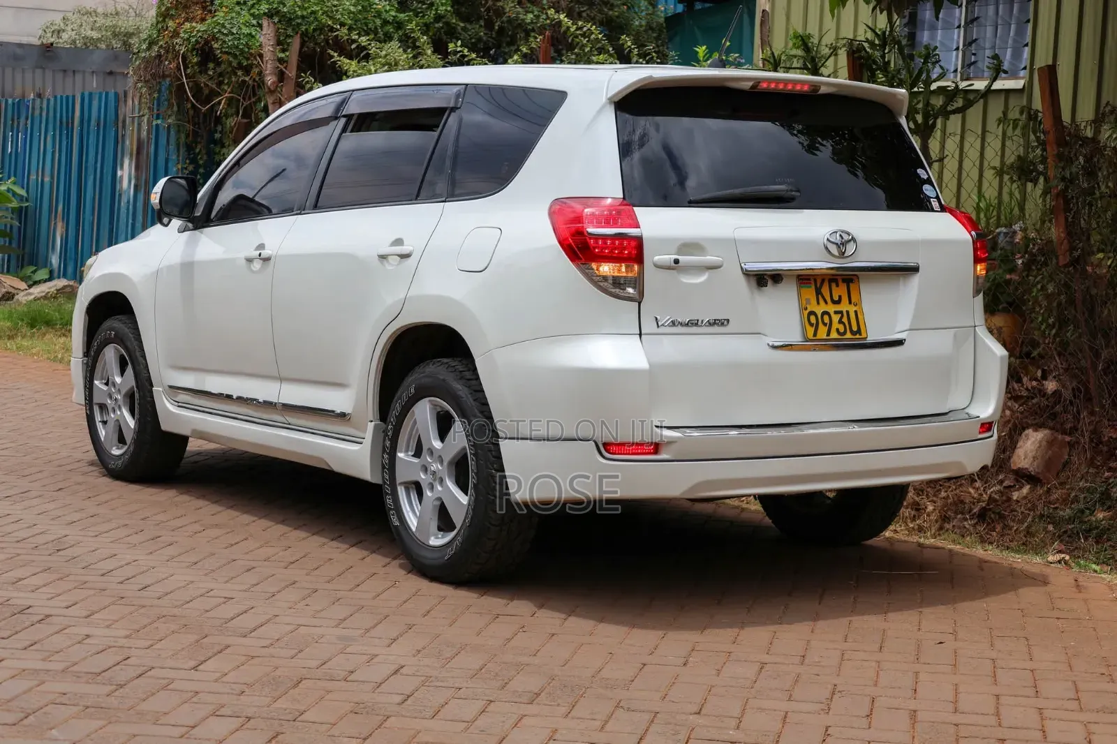 Toyota Vanguard 2011 White