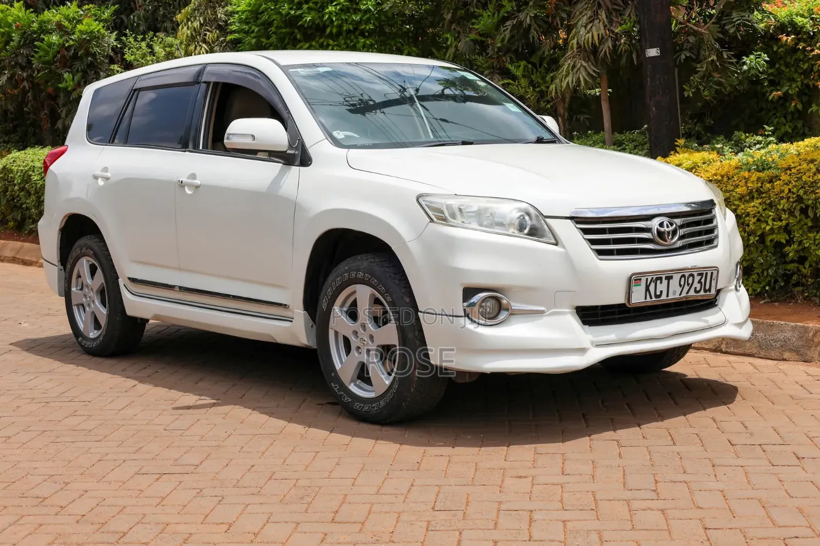 Toyota Vanguard 2011 White