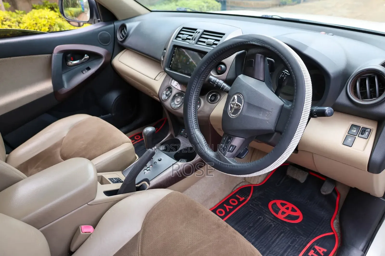 Toyota Vanguard 2011 White