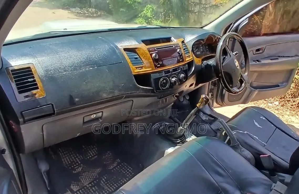 Toyota Hilux 2015 Silver