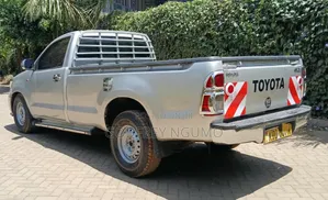 Toyota Hilux 2015 Silver