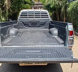 Toyota Hilux 2015 Silver