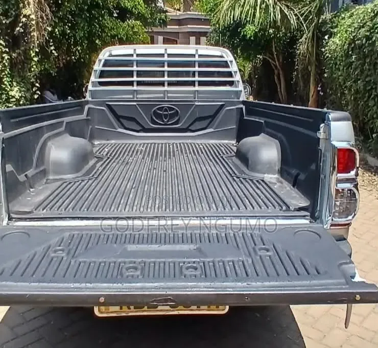 Toyota Hilux 2015 Silver
