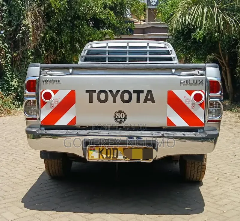 Toyota Hilux 2015 Silver