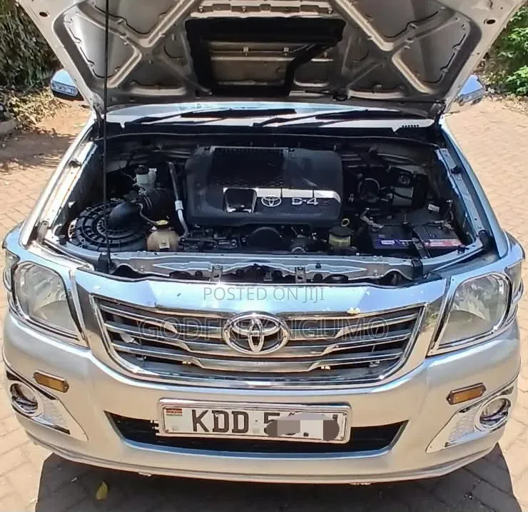 Toyota Hilux 2015 Silver
