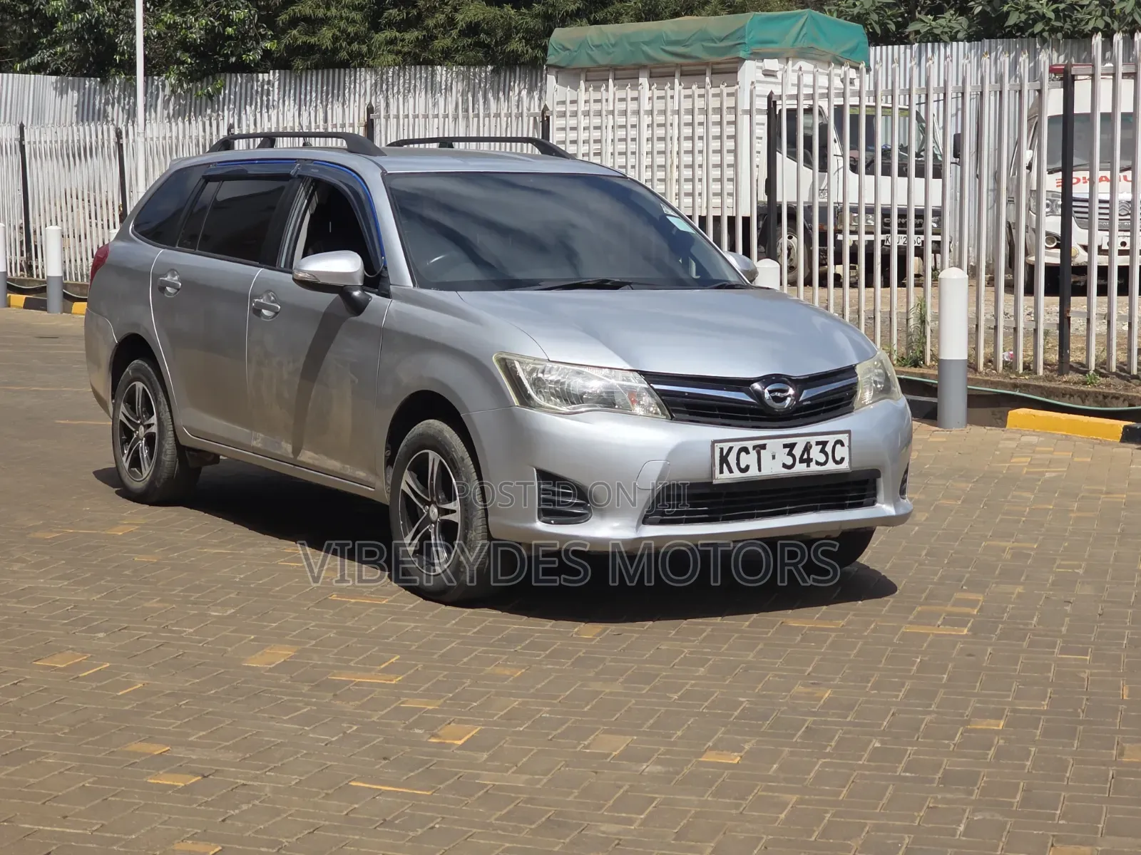Toyota Corolla Fielder 2013 Silver