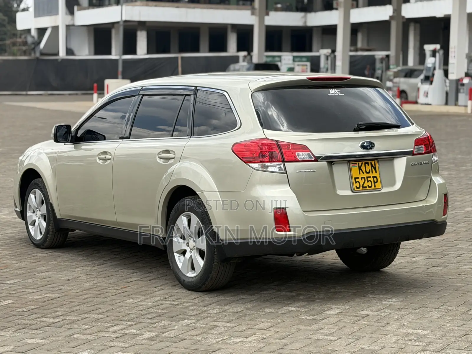 Subaru Outback 2.5i Limited 2010 Ivory