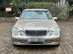 Mercedes-Benz E200 2004 Gold