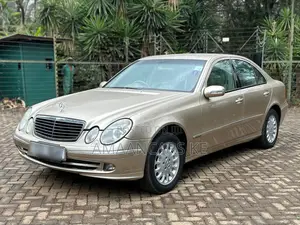 Mercedes-Benz E200 2004 Gold