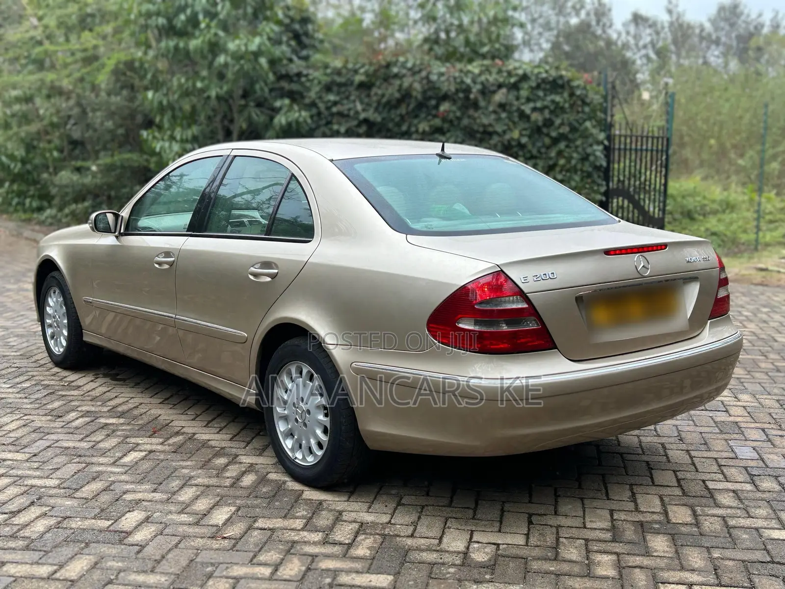 Mercedes-Benz E200 2004 Gold