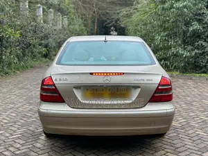 Mercedes-Benz E200 2004 Gold