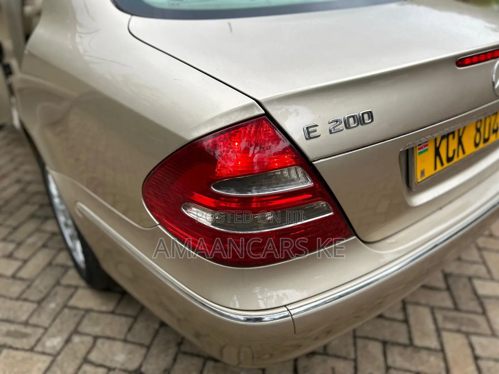 Mercedes-Benz E200 2004 Gold