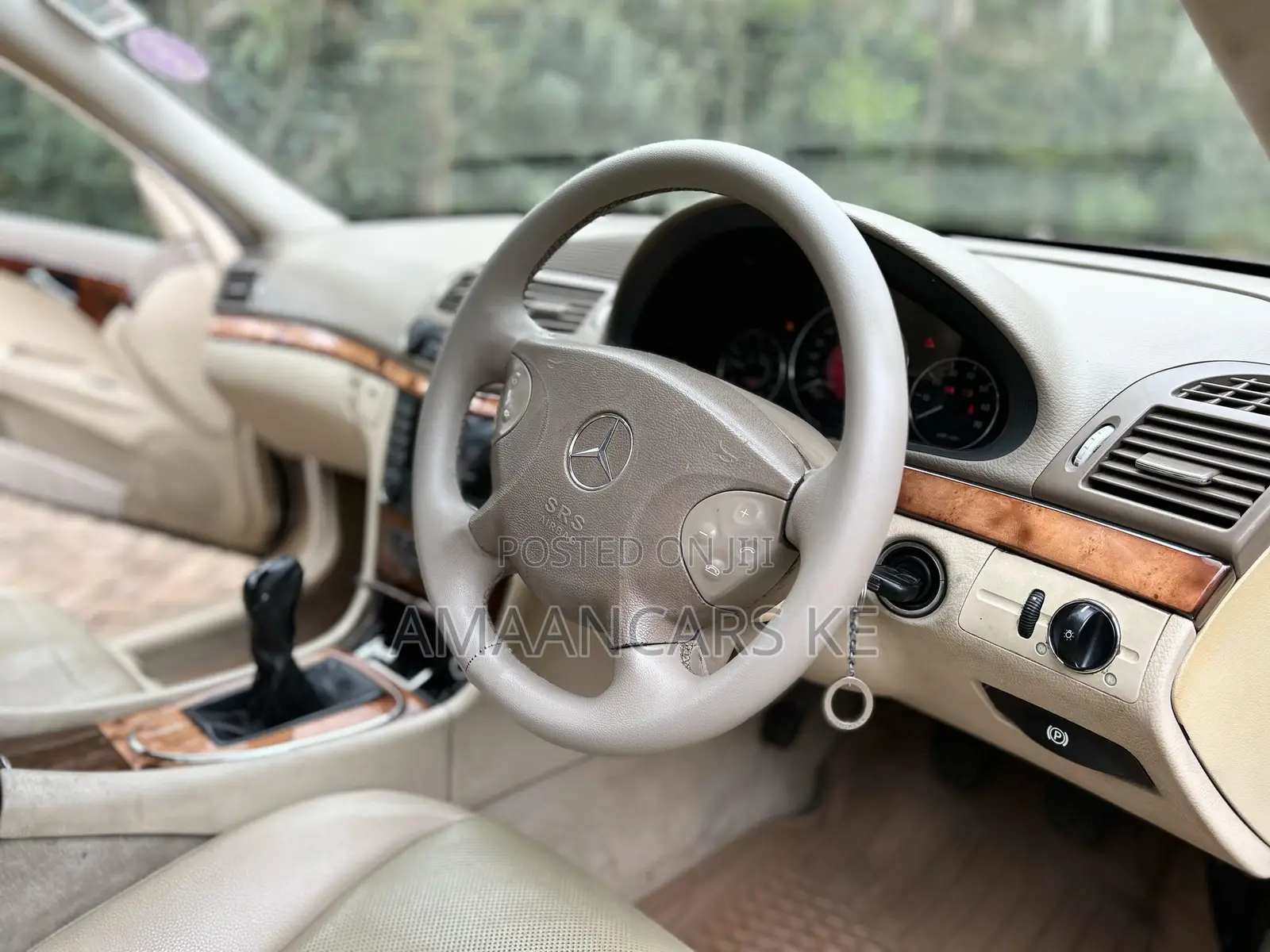 Mercedes-Benz E200 2004 Gold