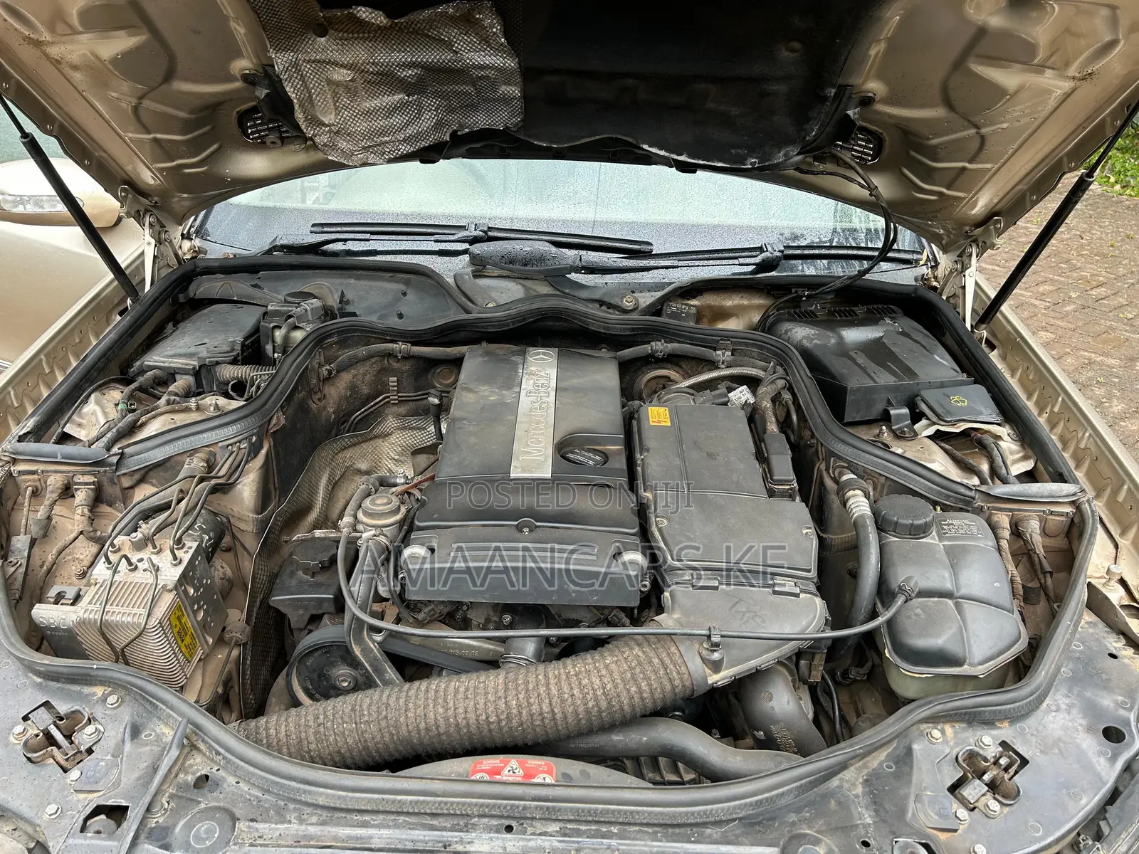Mercedes-Benz E200 2004 Gold