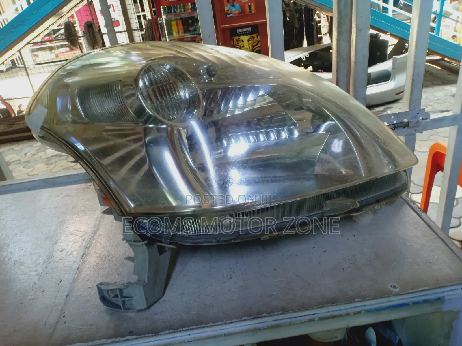 Toyota Raum 2005 Headlight