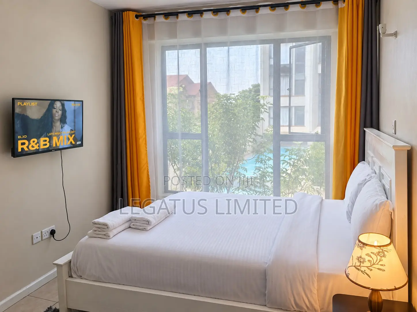 Spacious Poolside 2BR | WiFi Parking | Legatus