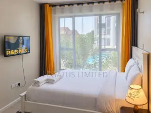 Spacious Poolside 2BR | WiFi Parking | Legatus
