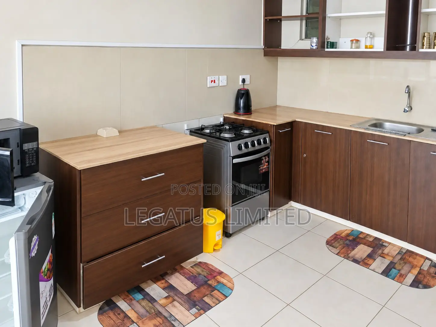 Spacious Poolside 2BR | WiFi Parking | Legatus
