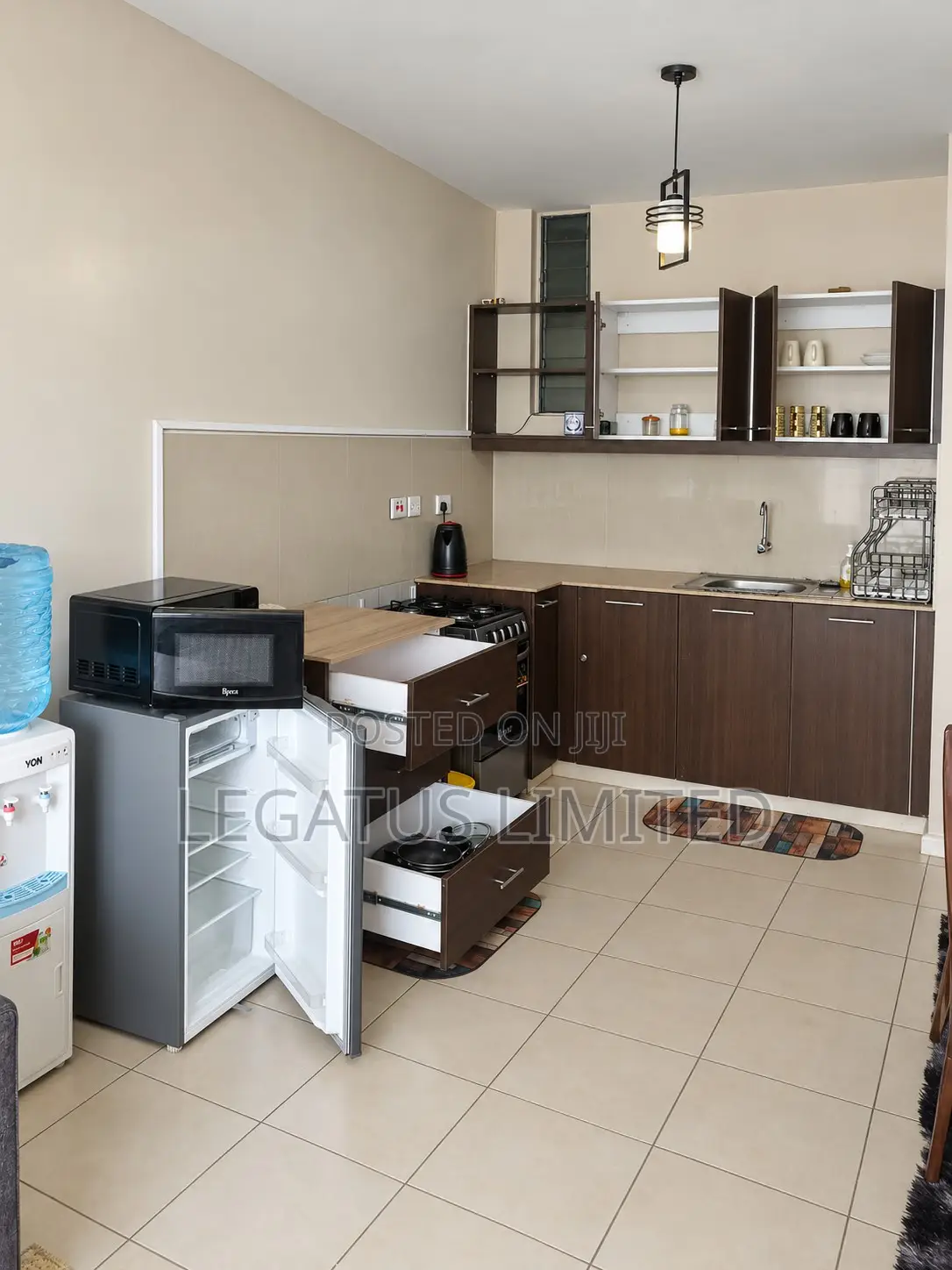 Spacious Poolside 2BR | WiFi Parking | Legatus