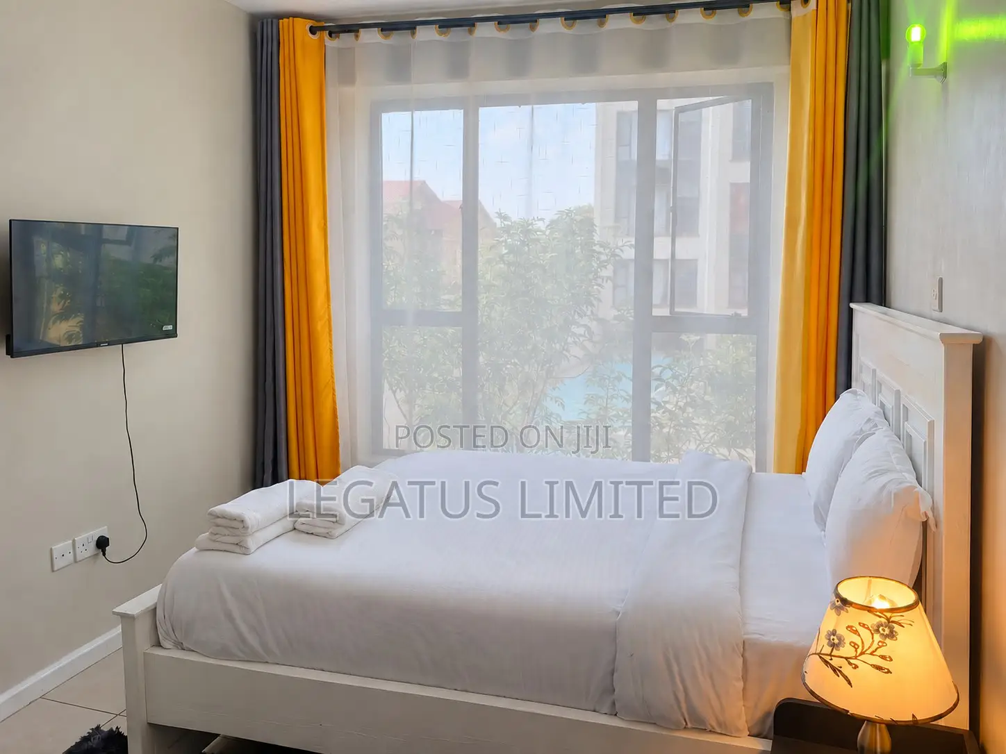 Spacious Poolside 2BR | WiFi Parking | Legatus