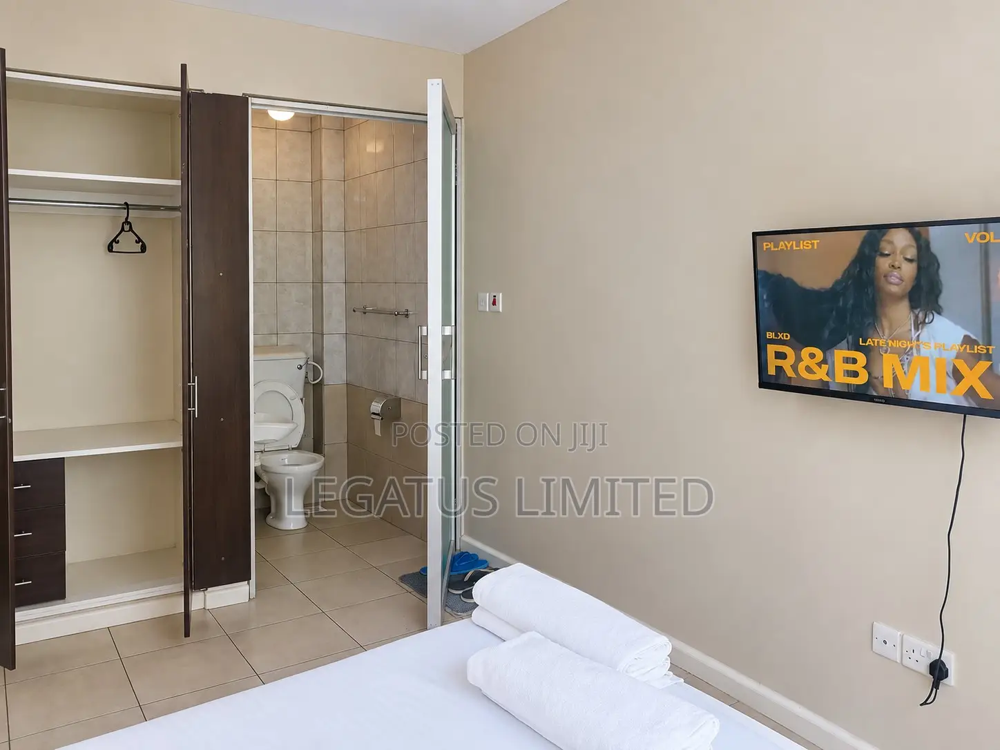 Spacious Poolside 2BR | WiFi Parking | Legatus