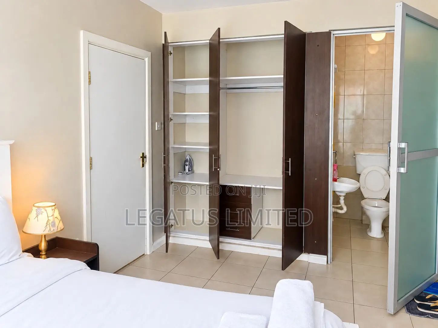 Spacious Poolside 2BR | WiFi Parking | Legatus