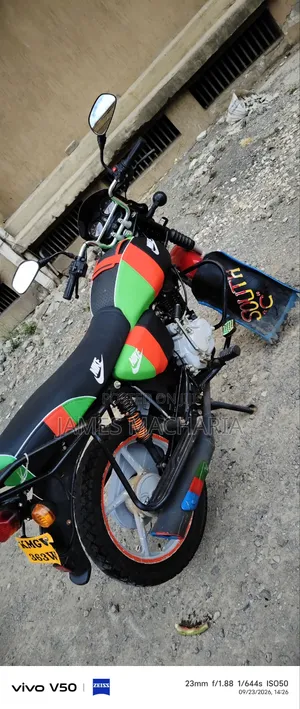Bajaj Boxer 125 2026 Red