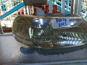 Toyota Porte 2015 Headlight