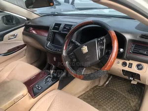 Toyota Crown 2009 White