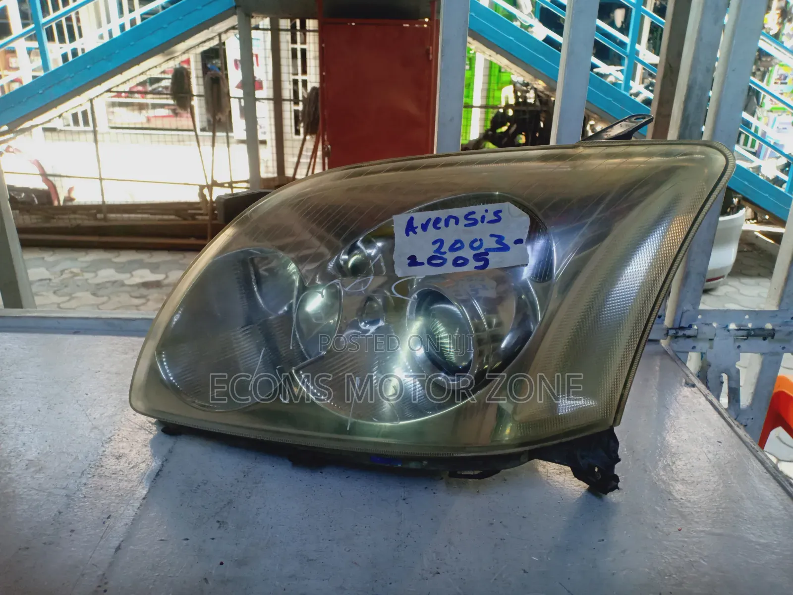 Toyota Avensis 2005 Headlight