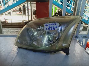 Toyota Avensis 2005 Headlight