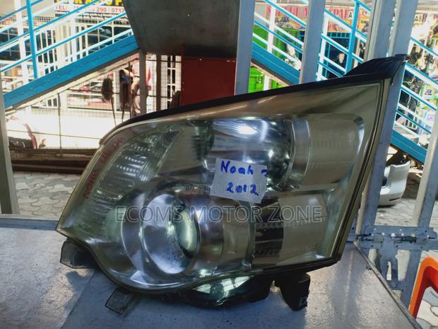 Toyota Noah 2012 Headlight - thumbnail 2