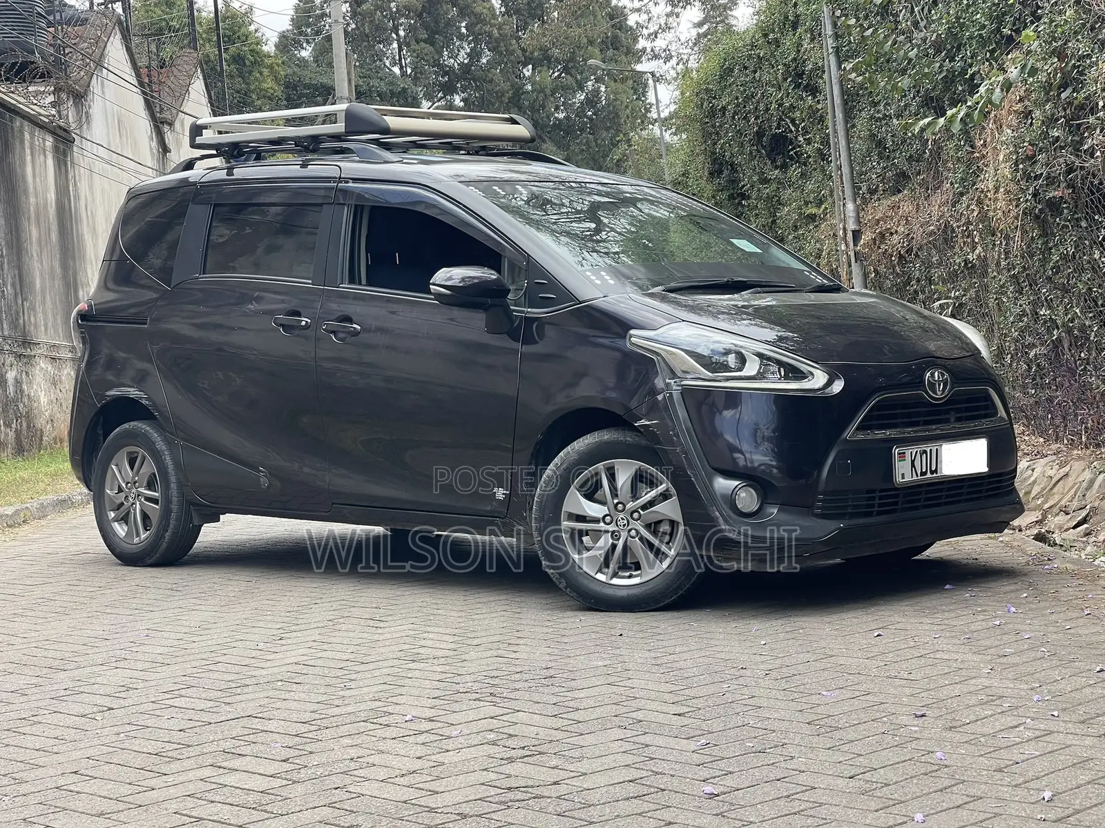 Toyota Sienta 2018 Brown