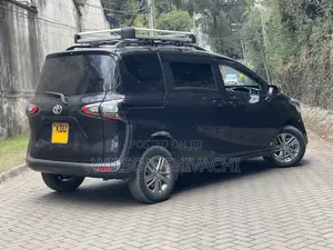 Toyota Sienta 2018 Brown