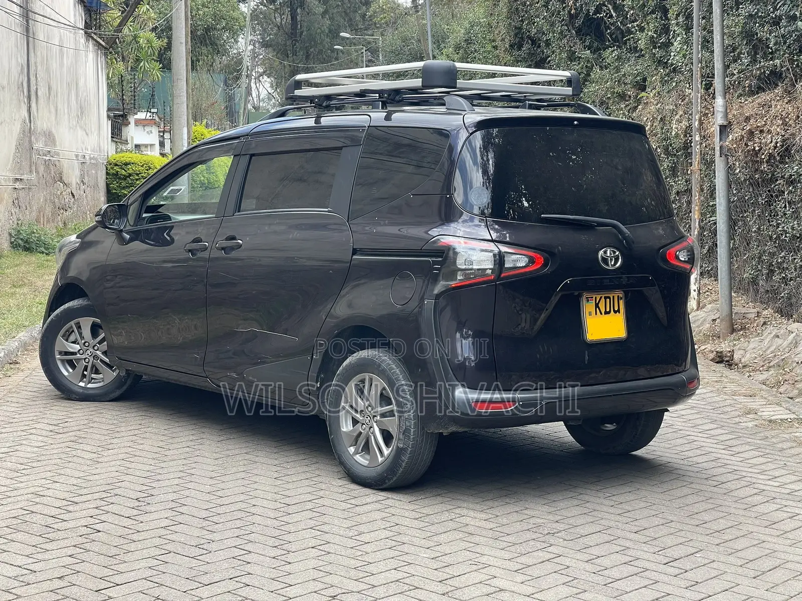 Toyota Sienta 2018 Brown